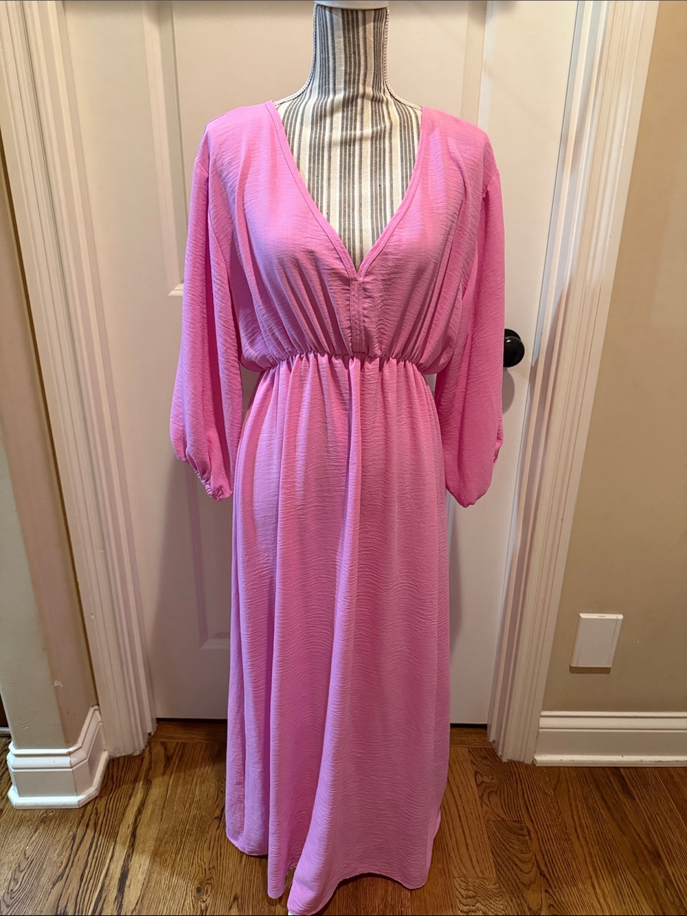 Feminine Pink V-Neck Maxi Dress with Elastic Waist